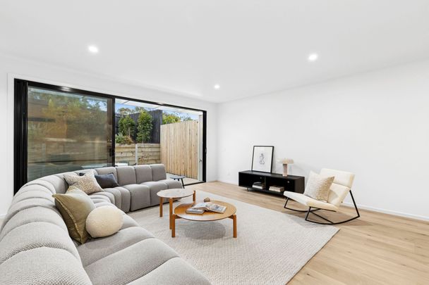 Stunning, Spacious Brand New Town Residence with Park Views - River Precinct - Photo 1