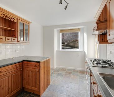 2 Bed Flat - Photo 5