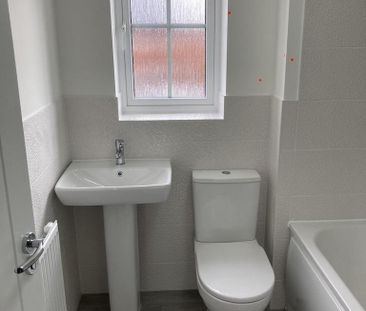 3 bedroom end of terrace house to rent - Photo 3