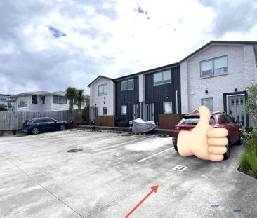 Modern Two-Level One-Bedroom Townhouse – Stylish & Private Living - Photo 5