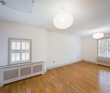 3 bedroom flat to rent - Photo 2