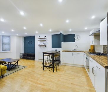 2 bedroom flat to rent - Photo 2