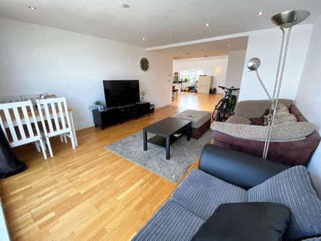 3 bedroom apartment to rent - Photo 4