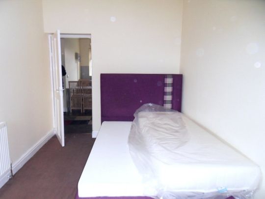 Stoney Bank Street, Dewsbury, West Yorkshire, WF13 - Photo 1