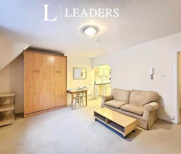 Studio to rent - Photo 2