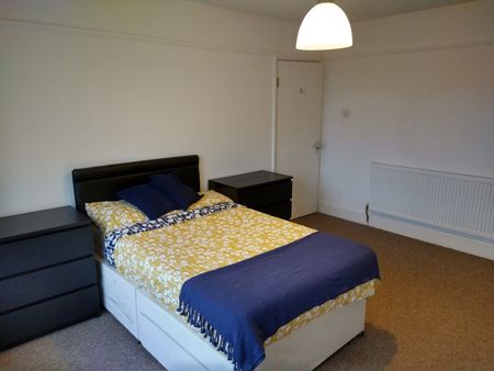 Aerospace & Engineering in Filton – Airbus, BAE Systems, Rolls-Royce, GKN - Photo 2