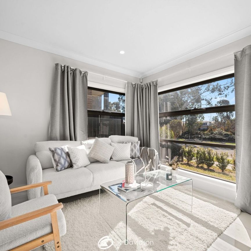 SPACE, FLEXIBILITY & THREE BATHROOMS | OPPOSITE PARKS - Photo 1