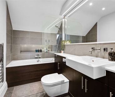 An impressive penthouse apartment with fantastic views and a high e... - Photo 6
