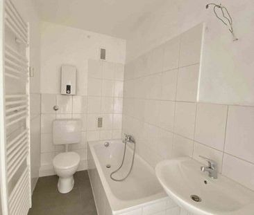 Großzügig geschnittene 2-Zi.-Wohnung mit Balkon! - Foto 1