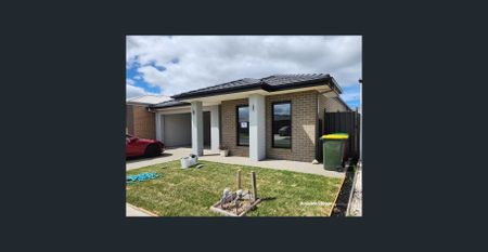 SPACIOUS 4 BEDROOM HOME - Photo 4