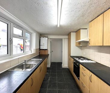 4 bedroom terraced house to rent - Photo 3