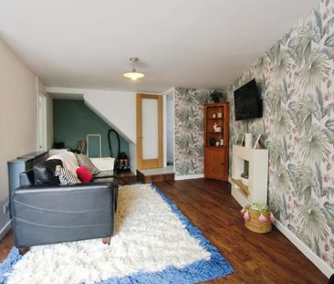 2 bedroom end of terrace house to rent - Photo 1
