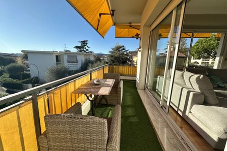 A louer à Nice à Cimiez. grand trois pièces, au calme absolu. - Photo 2