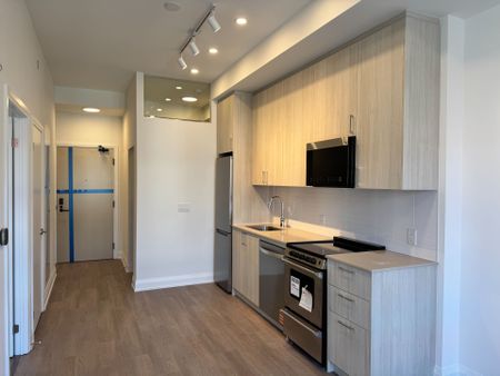 For Lease - 3250 Carding Mill Trail Unit# 521, Oakville, Ontario - Photo 4