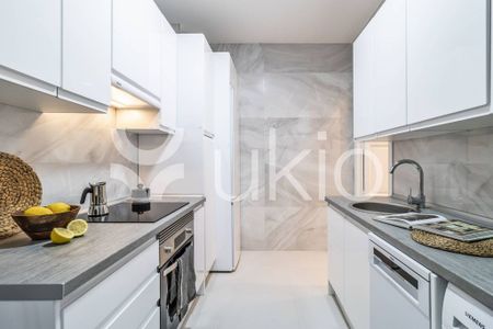 3 room luxury Apartment for rent in Madrid, Community of Madrid - Photo 2