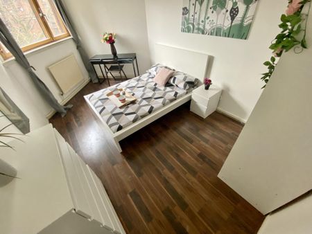 5 bedroom flat share to rent - Photo 4