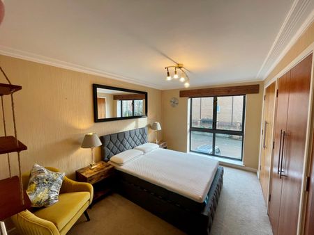 2 Bed Flat, Goldhawk Road, W6 - Photo 3