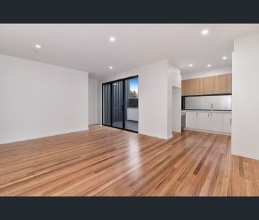 2/34 Bulla Road, Strathmore, Vic 3041 - Photo 3