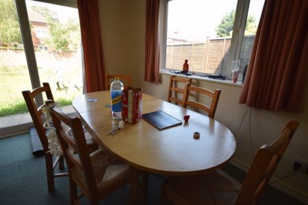6 Bedroom House To Rent in Charminster - £2,640 pcm Tenancy Info - Photo 4