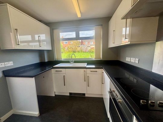 3 bedroom semi-detached house to rent - Photo 1