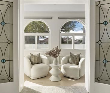 Bayside Charm With Modern Style - Photo 4