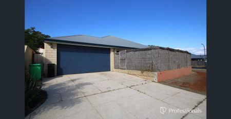 Spacious Modern Living in Central Dalyellup - Photo 5