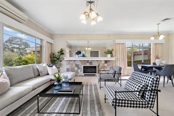 Spacious family home close to Chadstone SC - 6 month lease only - Photo 1