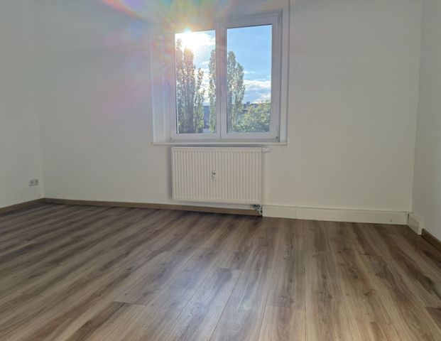3 Zimmer • Balkon • Laminat • Tageslichtbad mit Wanne • Stellplatz • Tageslichtbad • jetzt mieten!? - Photo 1