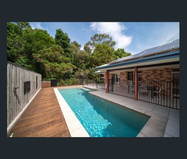 Spacious Family Home with Pool in Peaceful Old Orchard Estate - Photo 6