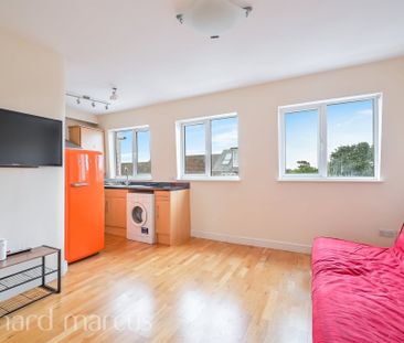 Chiltern Drive, Surbiton - Photo 1