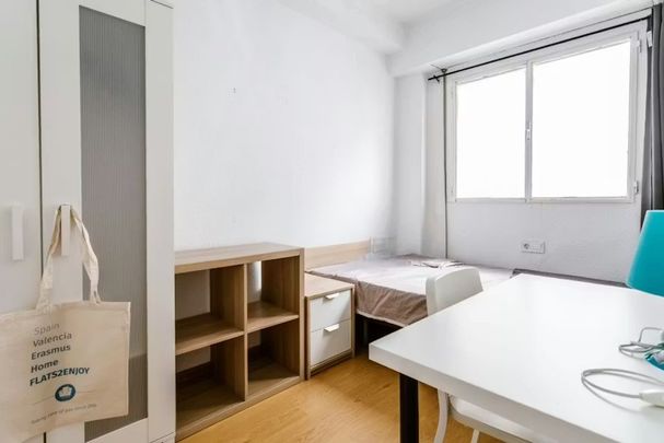 Carrer dels Sants Just i Pastor, Valencia, Valencian Community 46021 - Photo 1