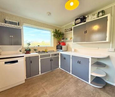 3 bedroom semi-detached house to rent - Photo 6