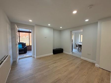 4 bedroom property to rent - Photo 2
