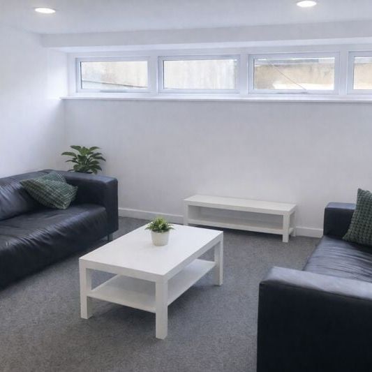 3 Bed Flat, Hampton Lane, BS6 - Photo 1