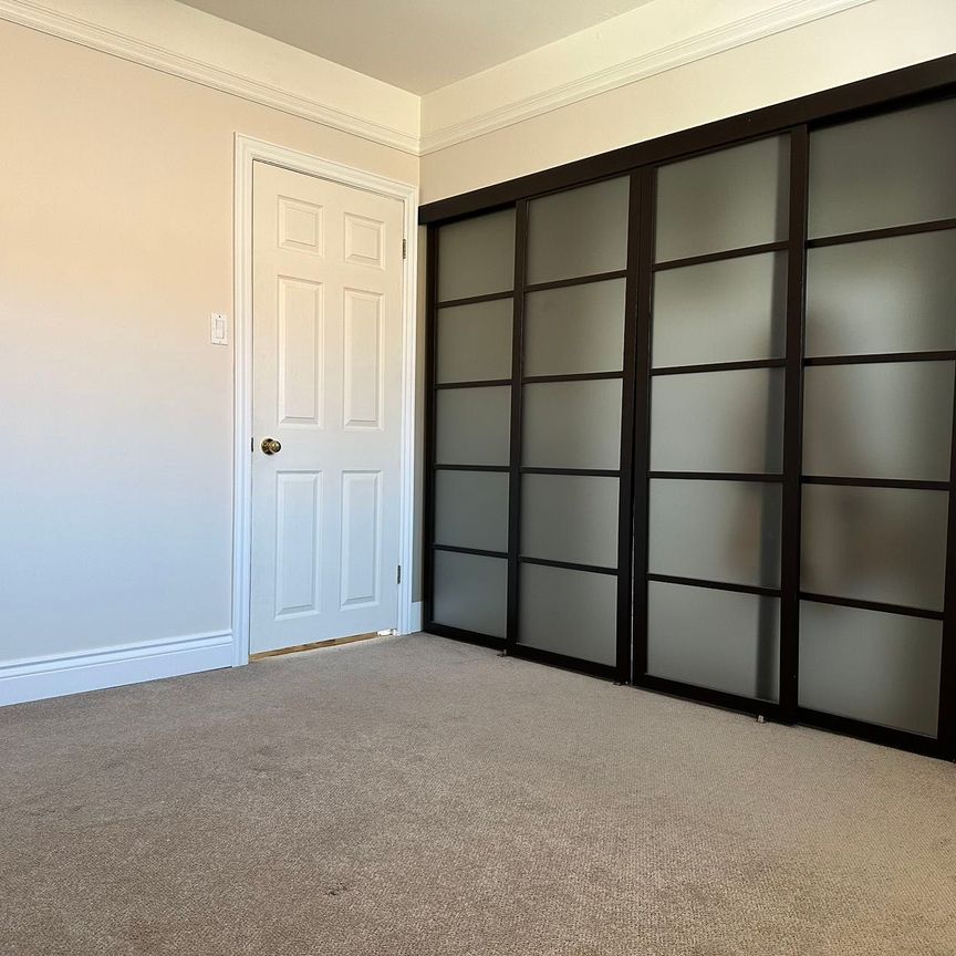 For Lease - 28 Collins Crescent, Aurora, Ontario - Photo 1