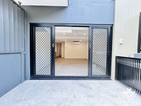 Modern Apartment 3bed2bath2car - Photo 3