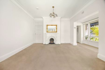 HARBOURSIDE 2 BEDROOM APARTMENT ELEGANCE IN DARLING POINT WITH HARBOUR VIEWS - Photo 2