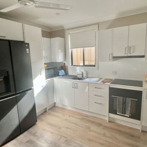 Modern Unit In Quiet Area - Photo 2