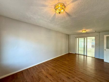 4 bedroom semi-detached house to rent - Photo 3