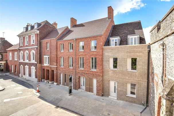 A two bedroom home with one of the most exceptional terraces in Winchester. - Photo 1