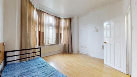 12 bedroom end of terrace house to rent - Photo 4