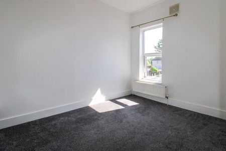 2 bedroom end of terrace house to rent - Photo 3