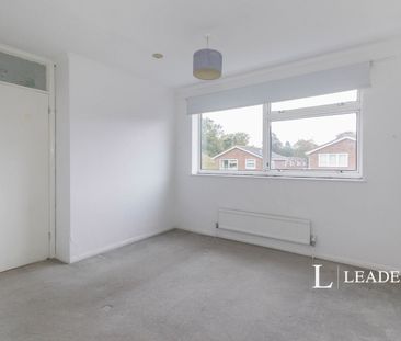 3 bedroom house to rent Cherry Close, Banstead, SM7 - Photo 5