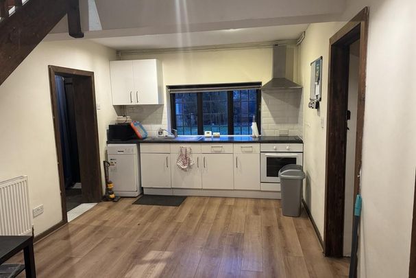 1 bedroom in a house share to rent - Photo 1