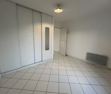 Location Appartement 3 pièces 51m² HYERES 83400 - Photo 2