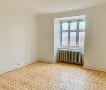 Rummelig 2 værelses lejlighed i vestbyen - Foto 4