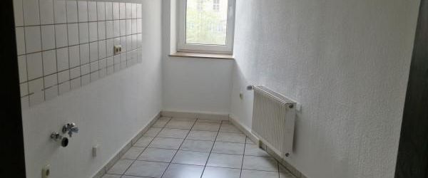 *** wir renovieren *** 2-Raum-Wohnung mit Balkon mitten in der Stadt - Foto 1