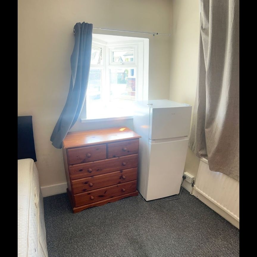 Room in a Shared House, Wembley Hill Road, HA9 - Photo 1