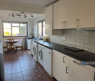 3 bedroom semi-detached house to rent - Photo 6