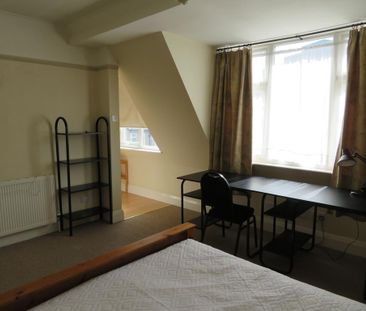 4 bedroom terraced house to rent - Photo 4